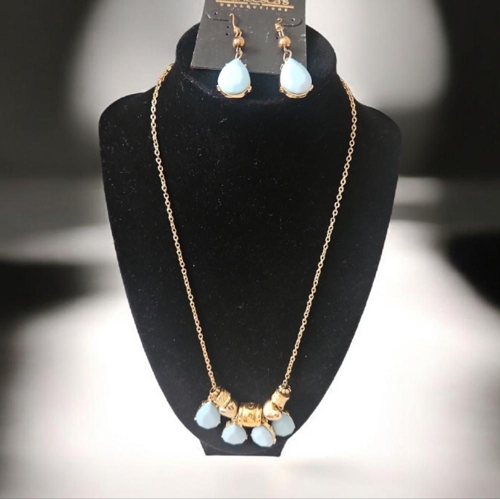 Francesca NECKLACE & Earring Set Blue Light With Goldtoned Chain